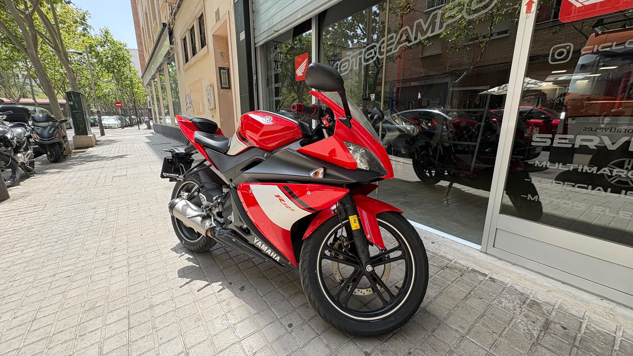 Yamaha R125 2 Yamaha YZF R3 300C.C Color Azul Año 2019 Kms 53200
