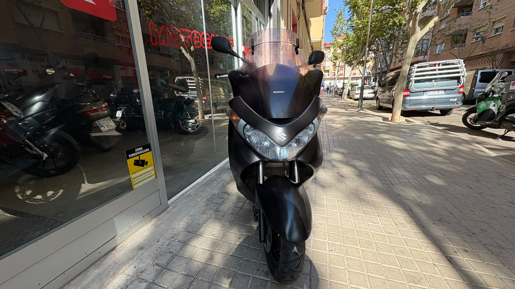 Suzuki Burgman 125 22